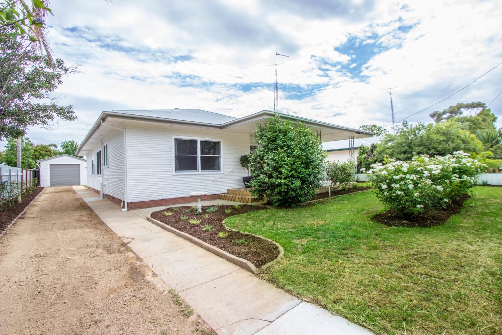7 Victoria Avenue, Narrandera NSW 2700 - McGrath Riverina