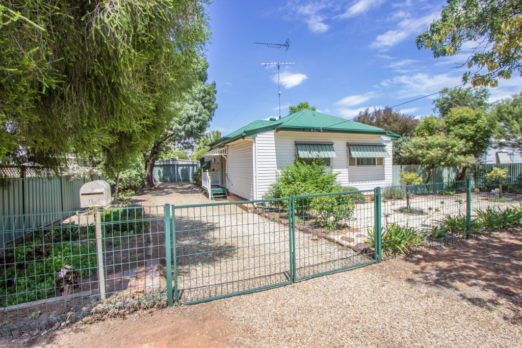 18 Grosvenor Street, Narrandera NSW 2700 - McGrath Riverina