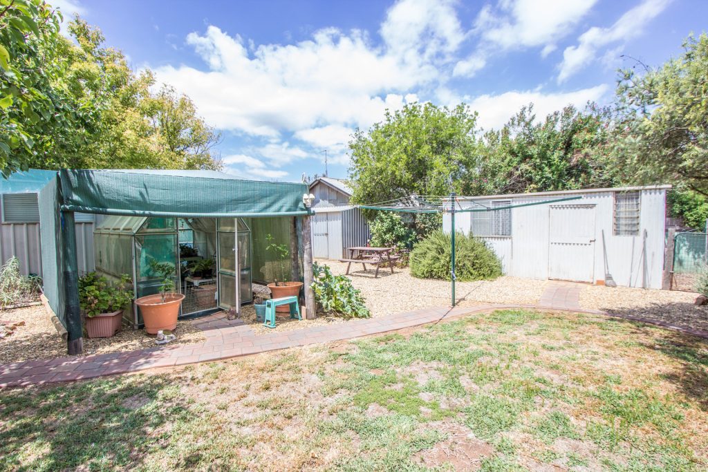 18 Grosvenor Street, Narrandera NSW 2700 - photo 12