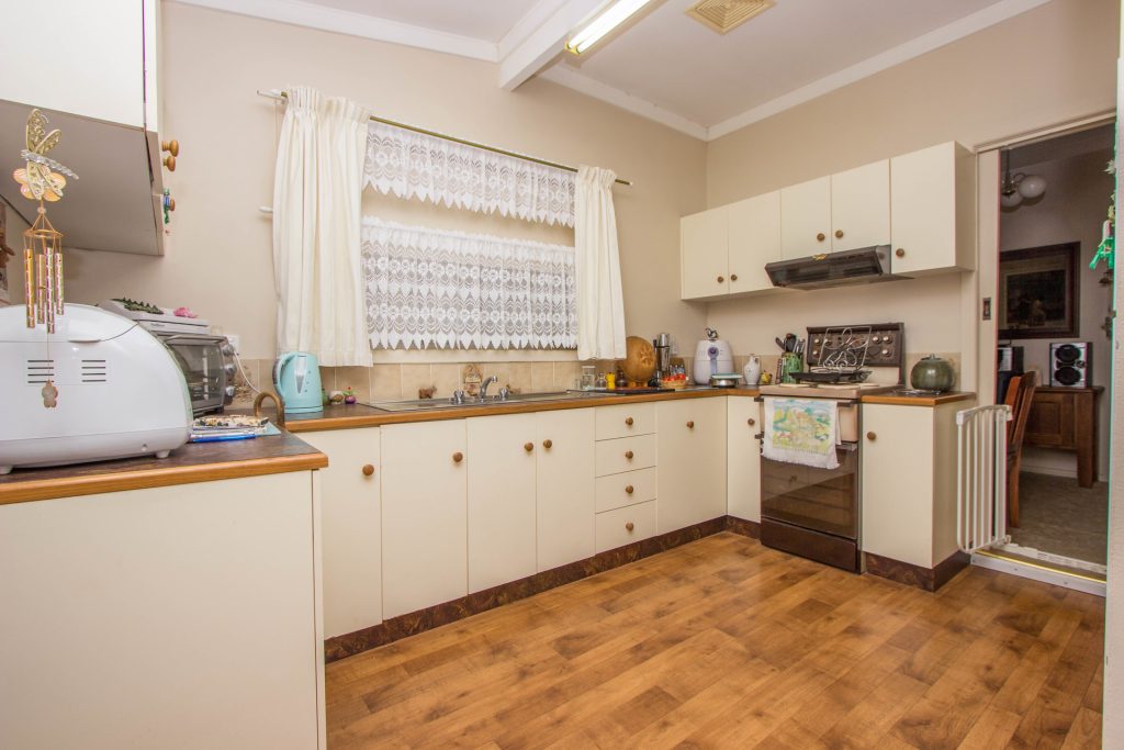 18 Grosvenor Street, Narrandera NSW 2700 - photo 3