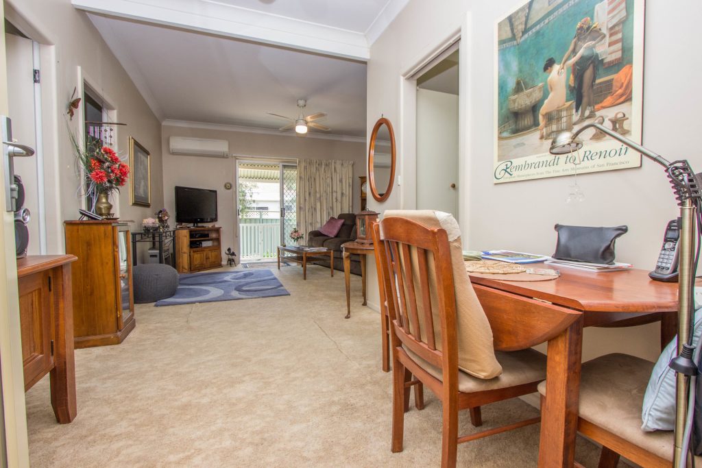 18 Grosvenor Street, Narrandera NSW 2700 - photo 5