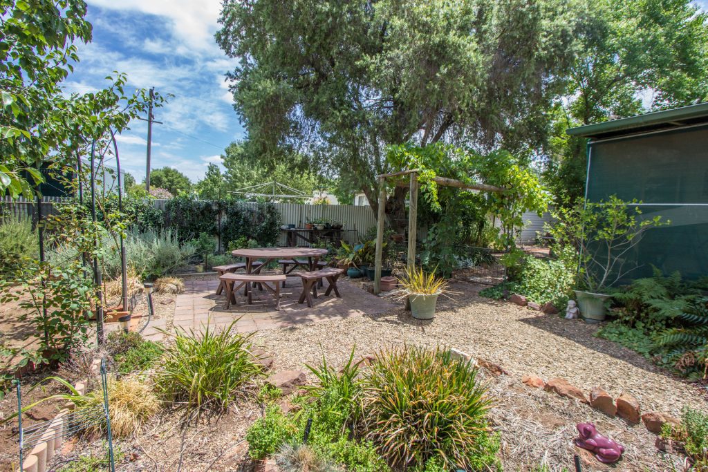 18 Grosvenor Street, Narrandera NSW 2700 - photo 10