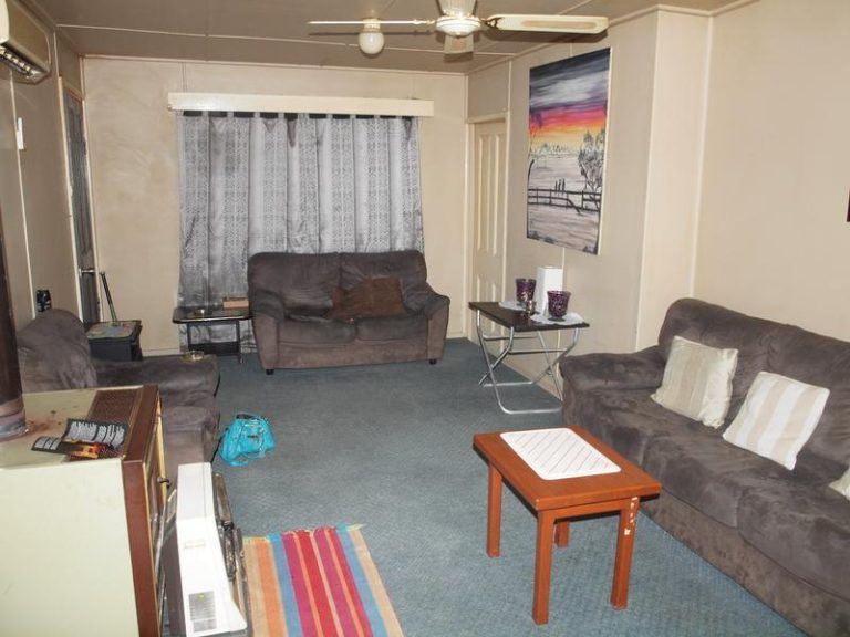 11 Ashton Street, Narrandera NSW 2700 - photo 2