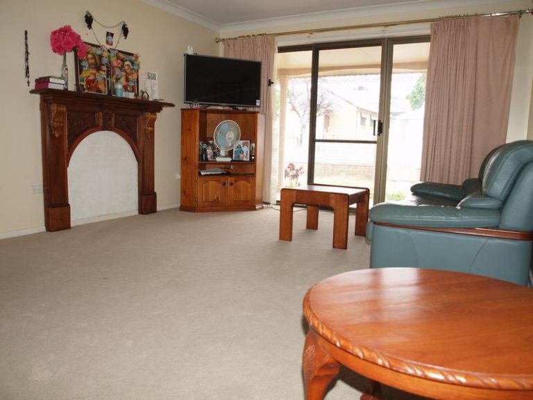 16 Charles Street, Narrandera NSW 2700 - photo 3