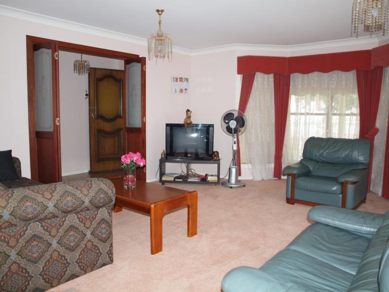 16 Charles Street, Narrandera NSW 2700 - photo 4