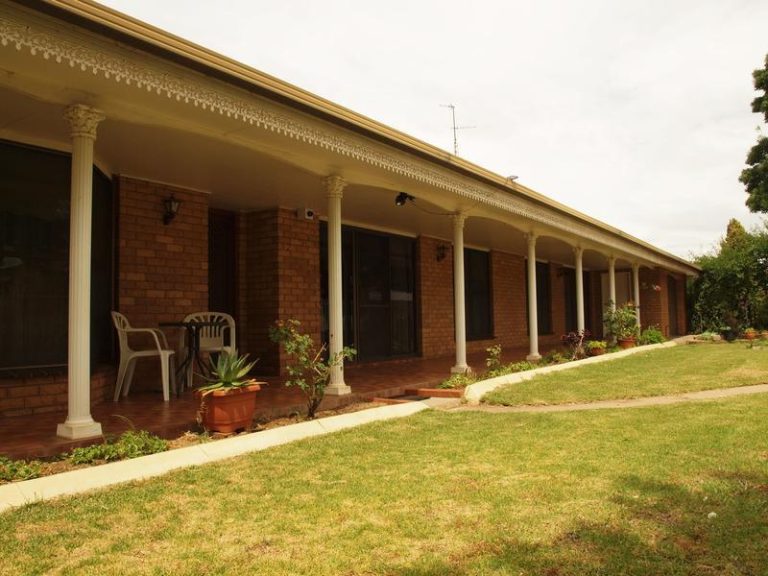 16 Charles Street, Narrandera