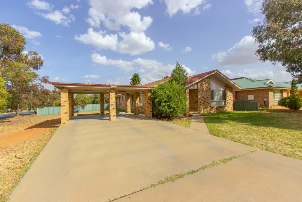 2 Kiesling Drive, Narrandera NSW 2700 - McGrath Riverina