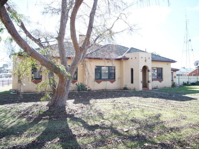 27 Twynam Street, Narrandera NSW 2700 - photo 6