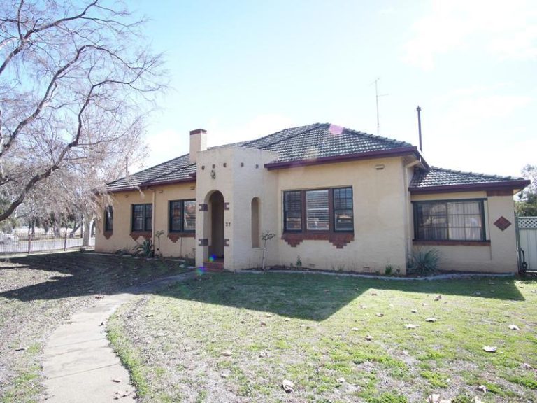 27 Twynam Street, Narrandera NSW 2700 - McGrath Riverina