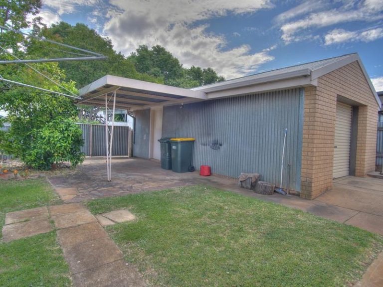 24 May Street, Narrandera NSW 2700 - photo 10