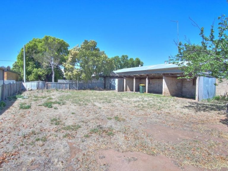 9 Ferrier Street, Narrandera NSW 2700 - photo 7
