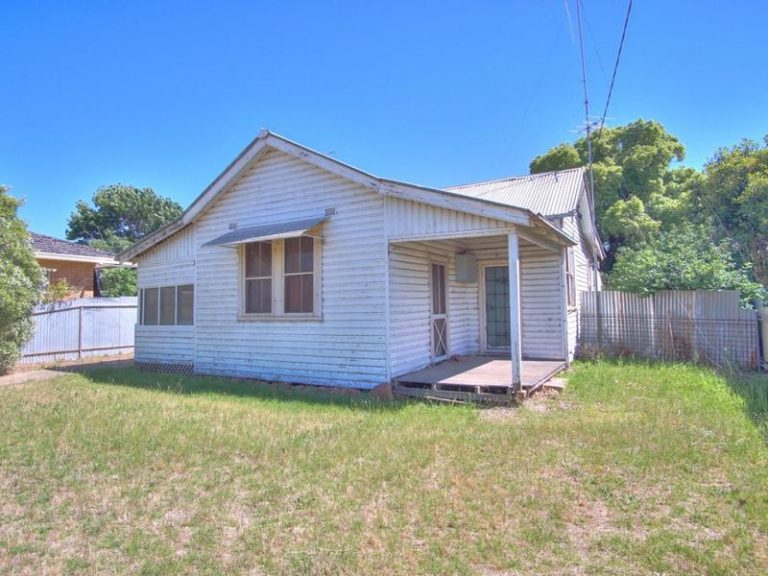 9 Ferrier Street, Narrandera NSW 2700 - McGrath Riverina