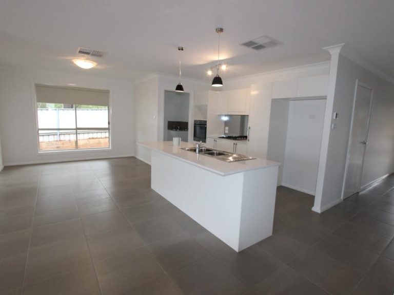 60 Haig Street, Temora NSW 2666 - photo 2