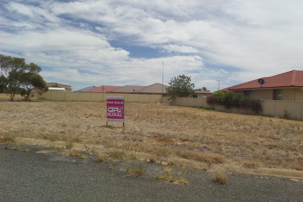 2 Powell Street, Narrandera NSW 2700 - McGrath Riverina