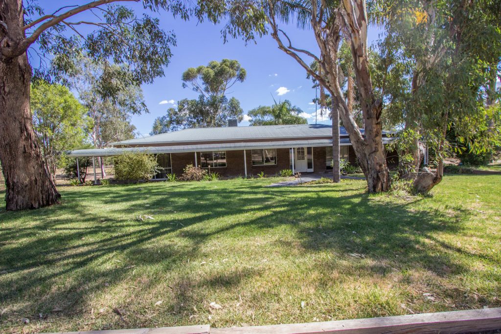 4 Bells Road, Narrandera NSW 2700 - photo 2