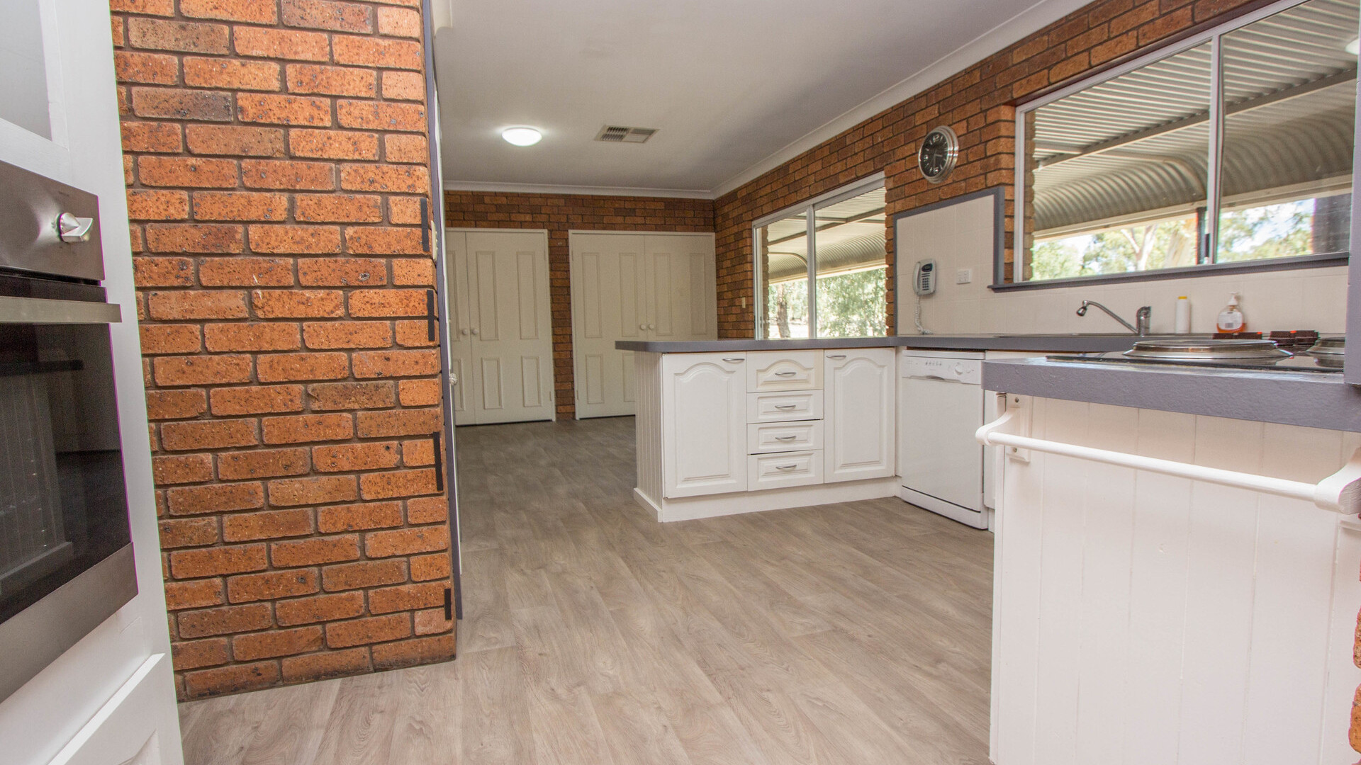 4 Bells Road, Narrandera NSW 2700 - photo 5