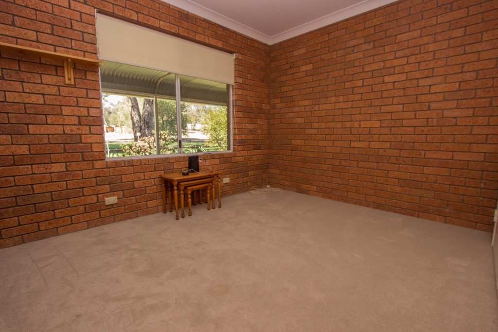 4 Bells Road, Narrandera NSW 2700 - photo 6