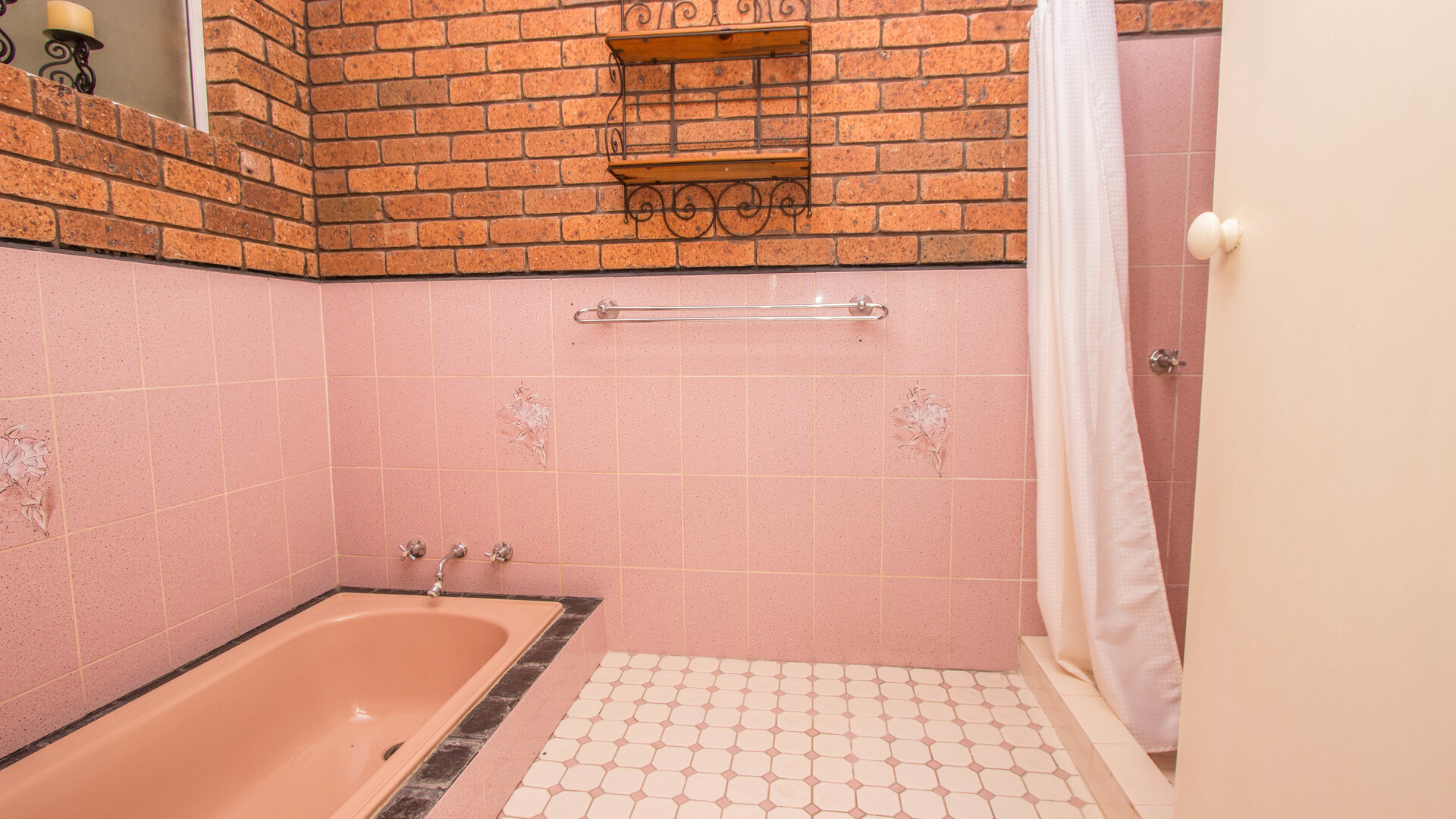 4 Bells Road, Narrandera NSW 2700 - photo 9