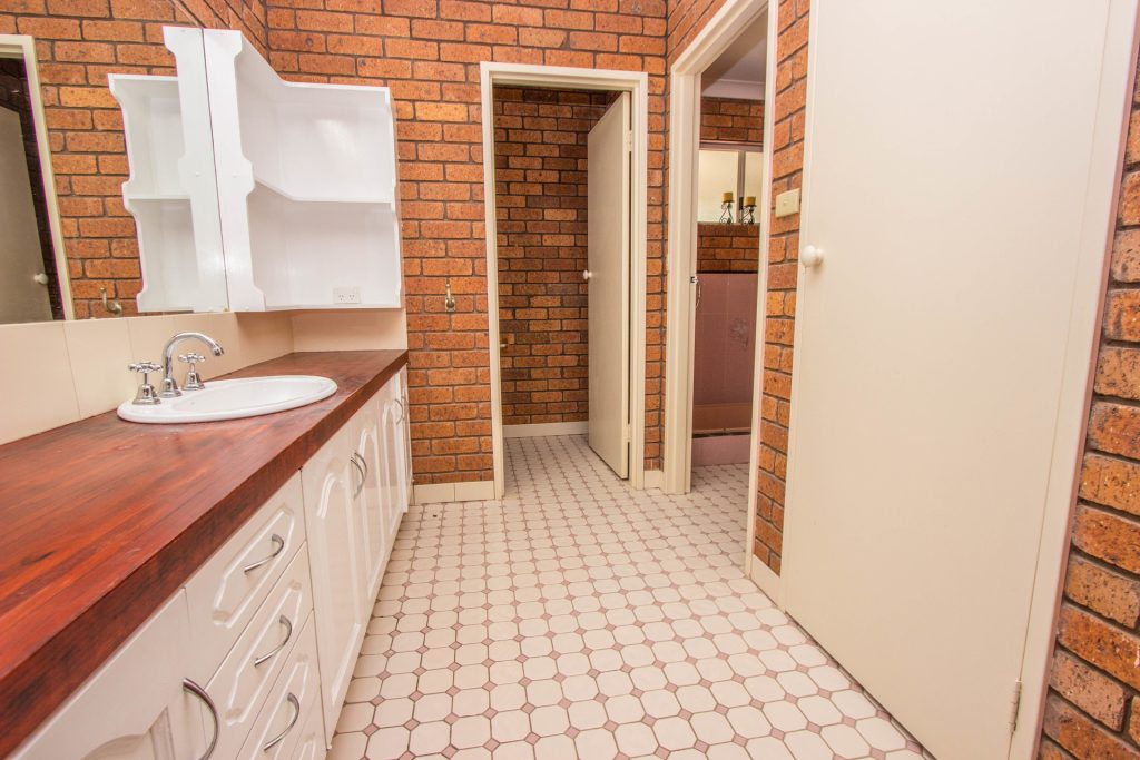 4 Bells Road, Narrandera NSW 2700 - photo 10