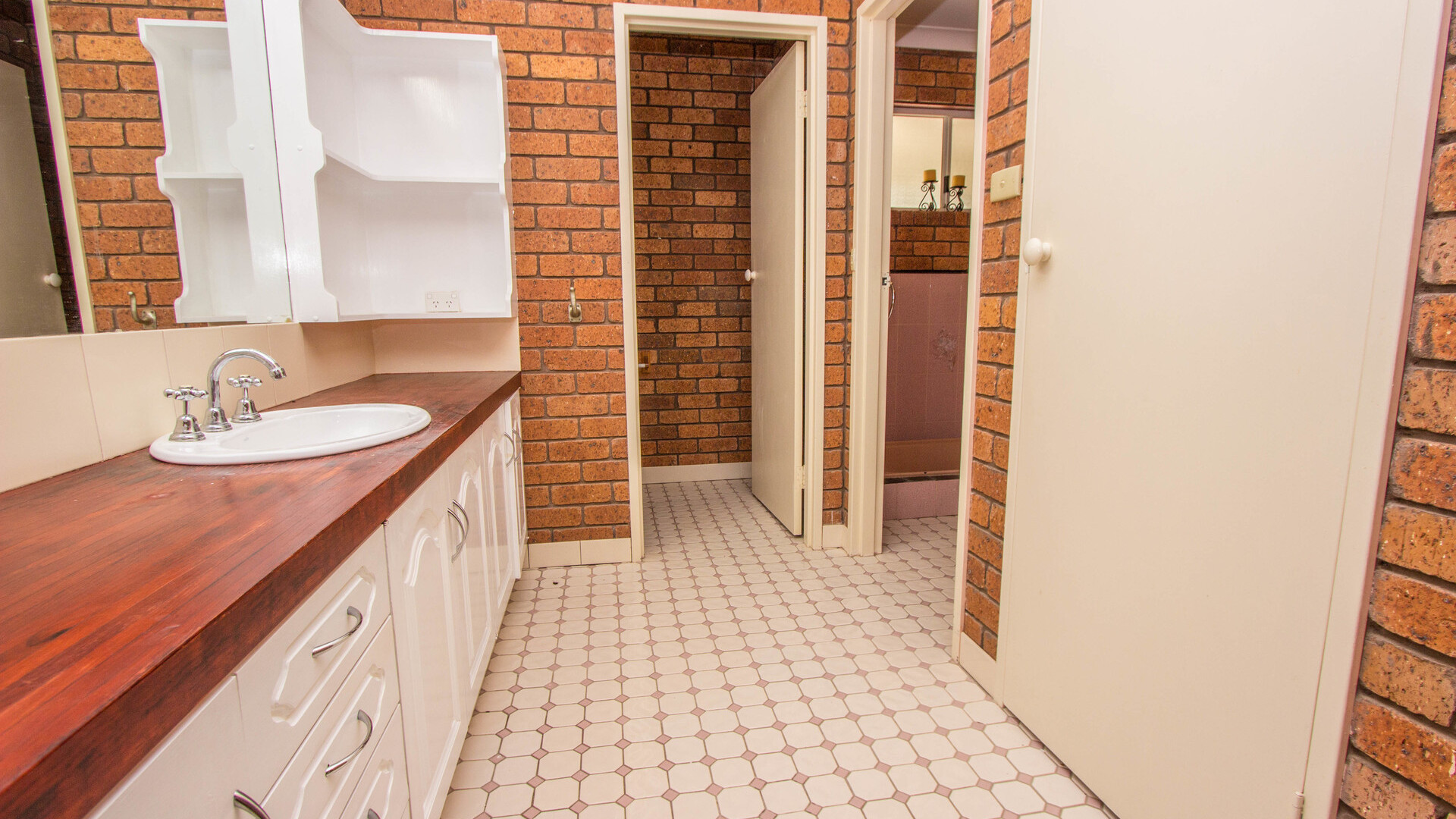 4 Bells Road, Narrandera NSW 2700 - photo 10