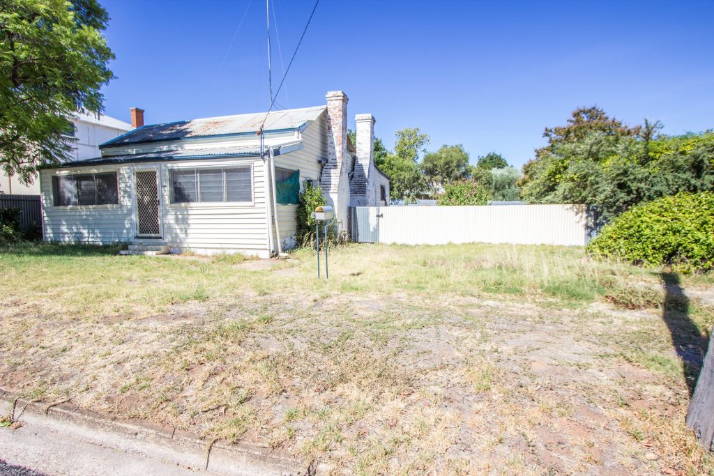 29 Charles Street, Narrandera NSW 2700 - McGrath Riverina