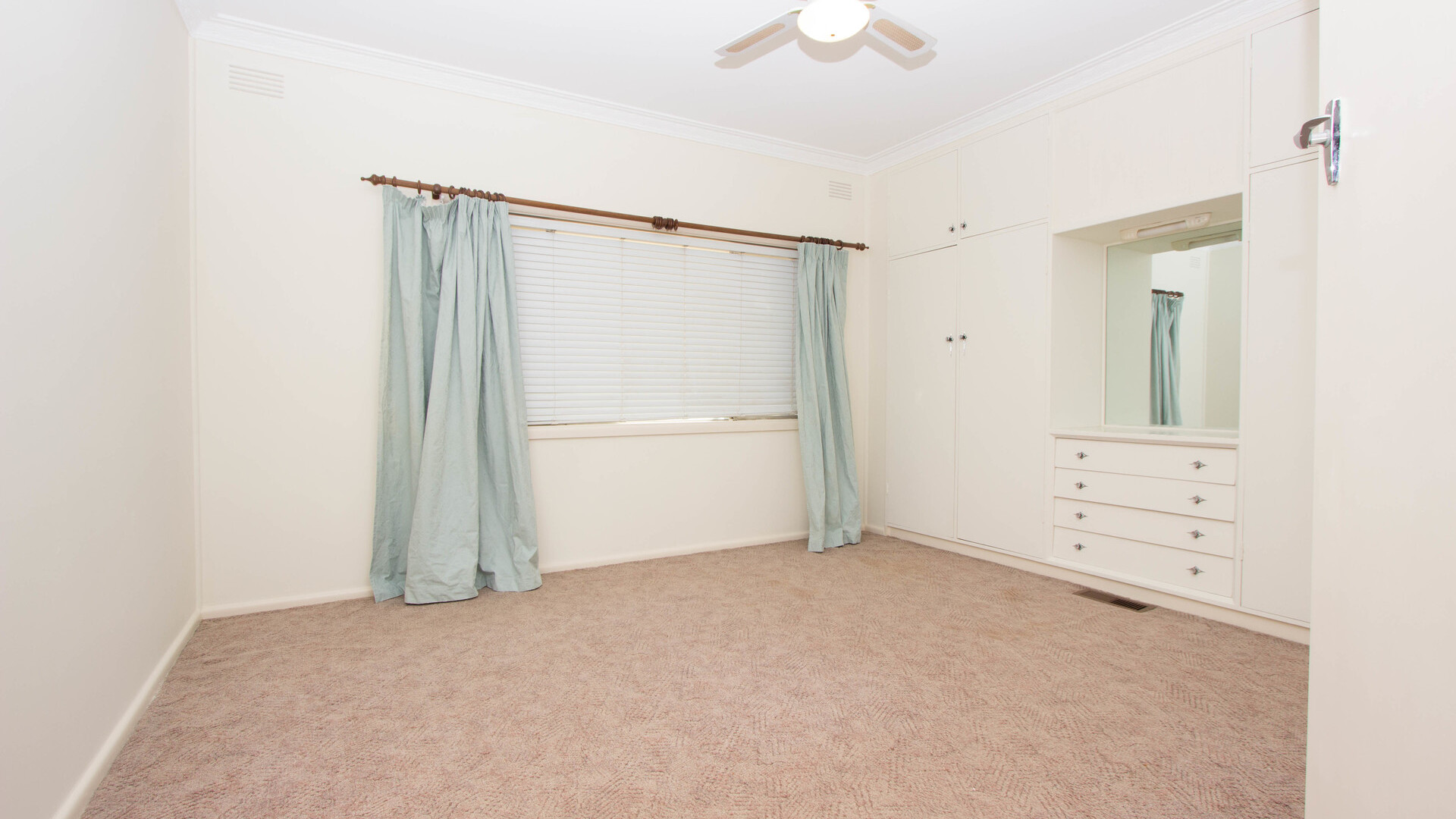 38 Dalgetty Street, Narrandera NSW 2700 - photo 9