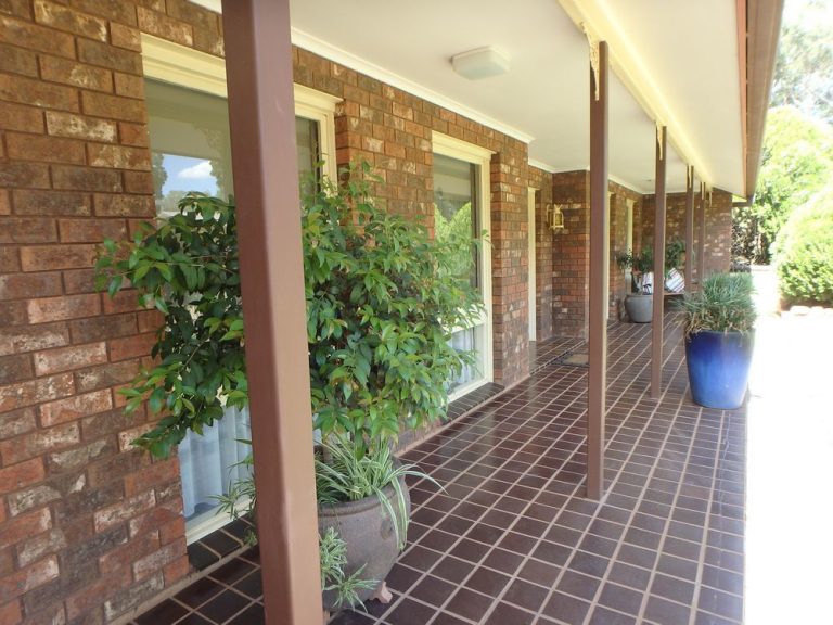 51 Deutcher Street, Temora NSW 2666 - photo 2