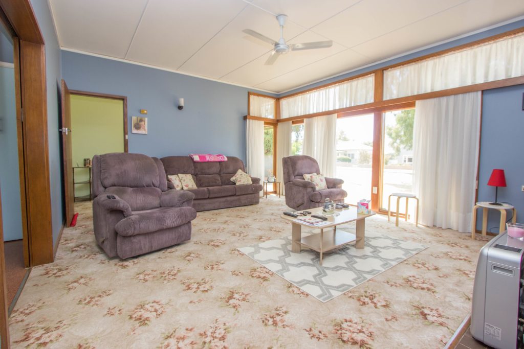 42 Riverine Street, Narrandera NSW 2700 - photo 2