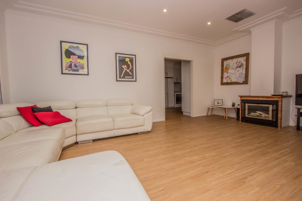 18 Riverine Street, Narrandera NSW 2700 - photo 6