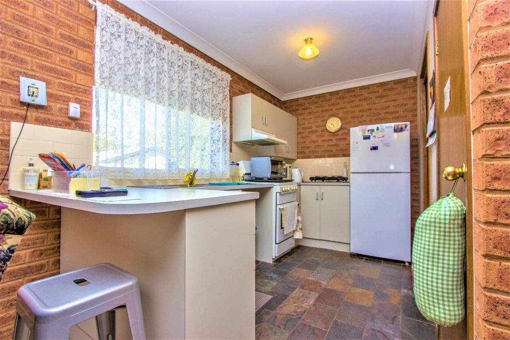 6 Crown Street, Narrandera NSW 2700 - photo 3