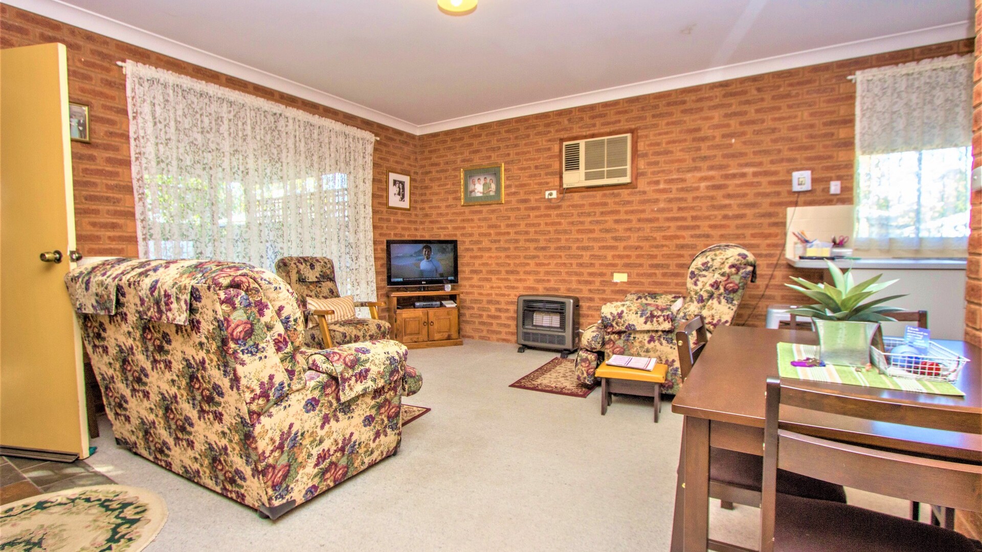 6 Crown Street, Narrandera NSW 2700 - photo 4