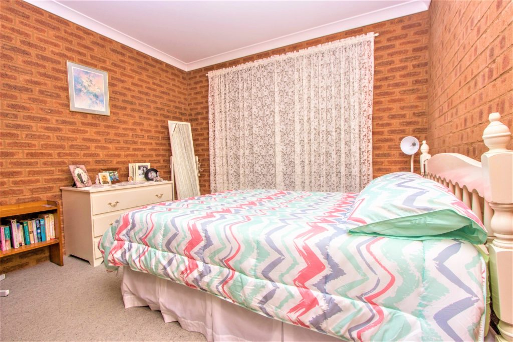 6 Crown Street, Narrandera NSW 2700 - photo 5