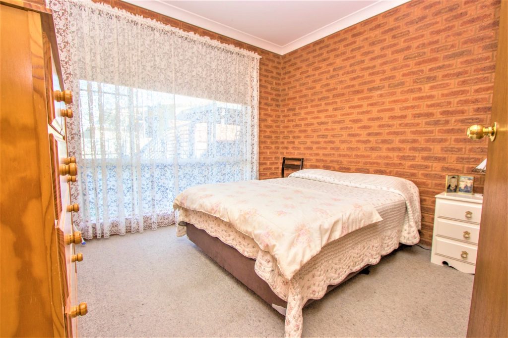 6 Crown Street, Narrandera NSW 2700 - photo 6