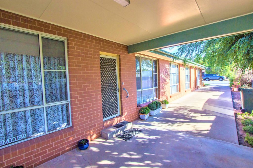 6 Crown Street, Narrandera NSW 2700 - photo 8