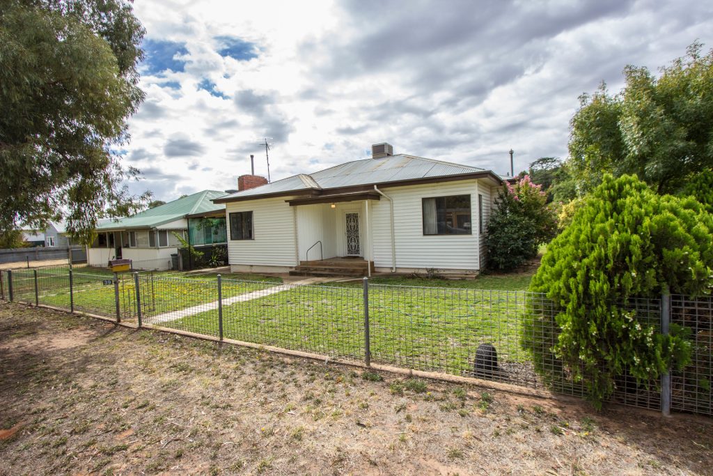 39 Riverine Street, Narrandera NSW 2700 - photo 2