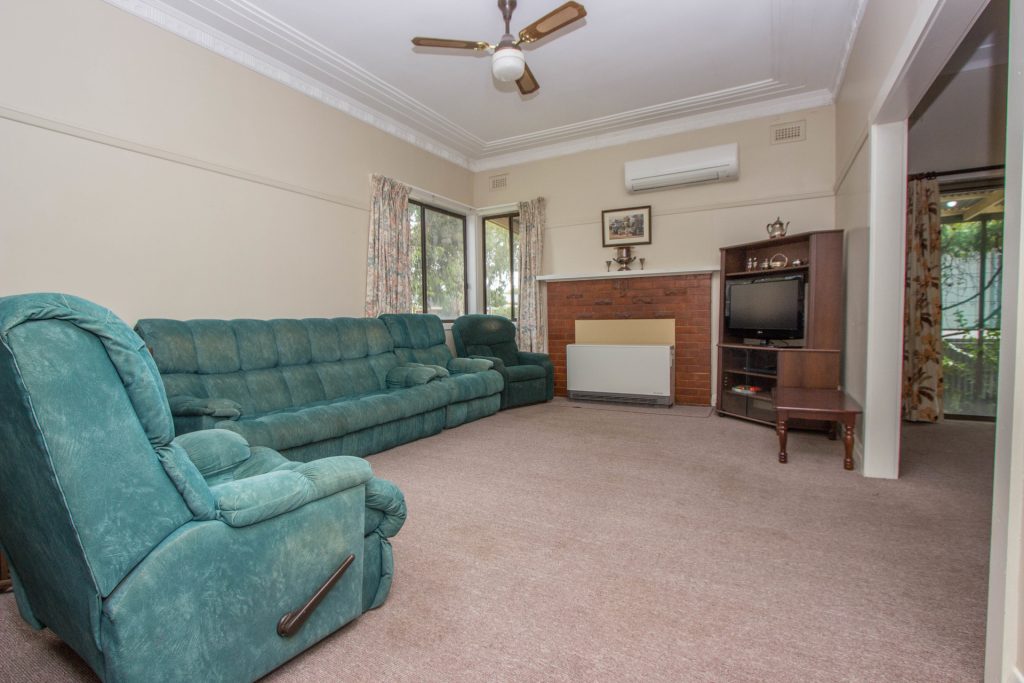 39 Riverine Street, Narrandera NSW 2700 - photo 5