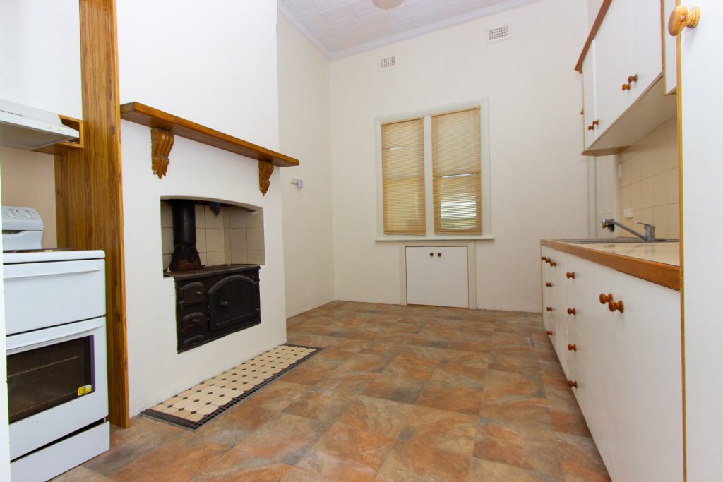 6 Willans Street, Narrandera NSW 2700 - photo 4