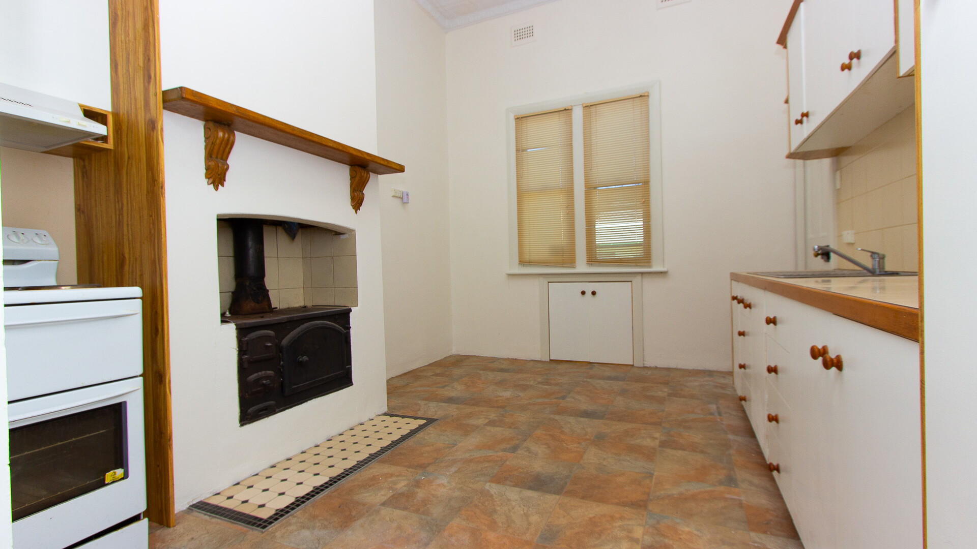 6 Willans Street, Narrandera NSW 2700 - photo 4
