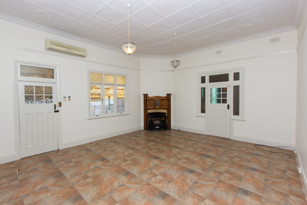 6 Willans Street, Narrandera NSW 2700 - photo 6