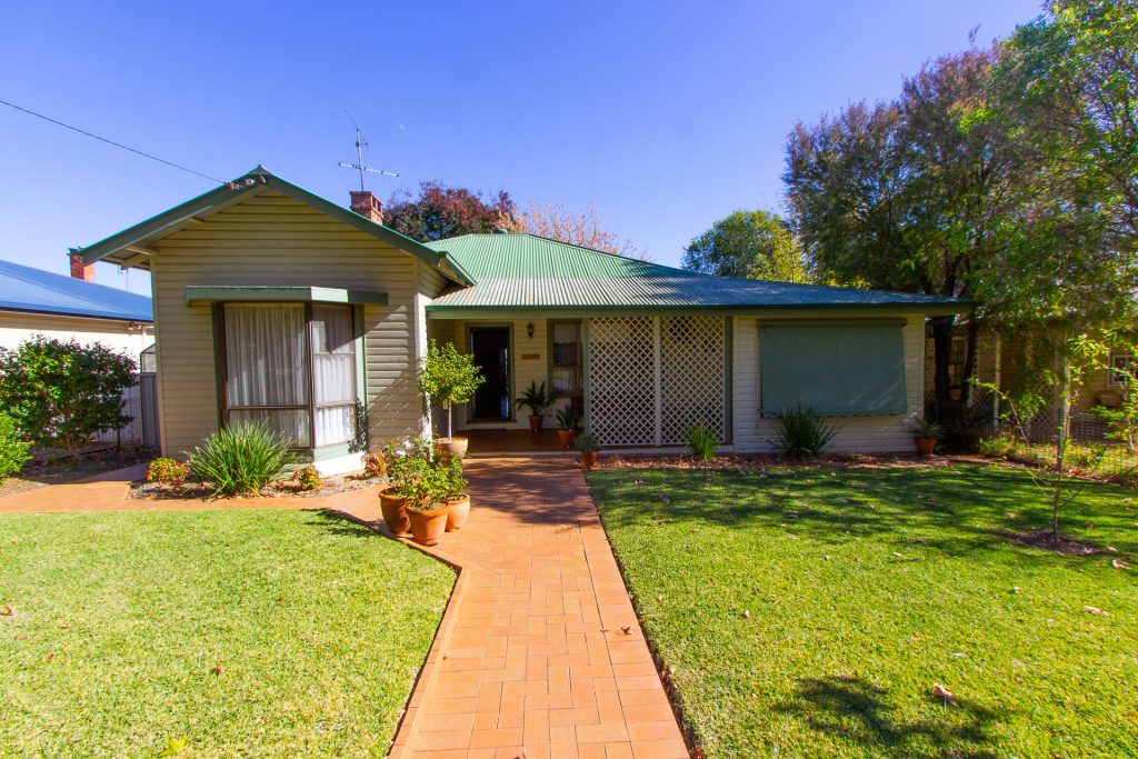 20 Argyle Street, Narrandera NSW 2700 - McGrath Riverina
