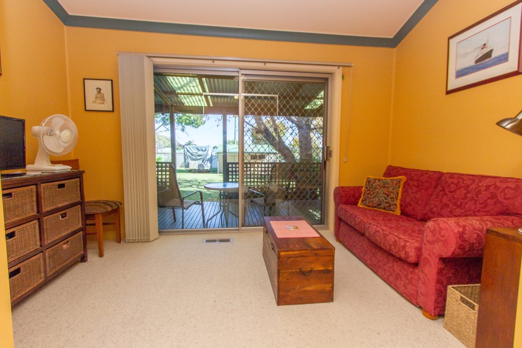 20 Argyle Street, Narrandera NSW 2700 - photo 5