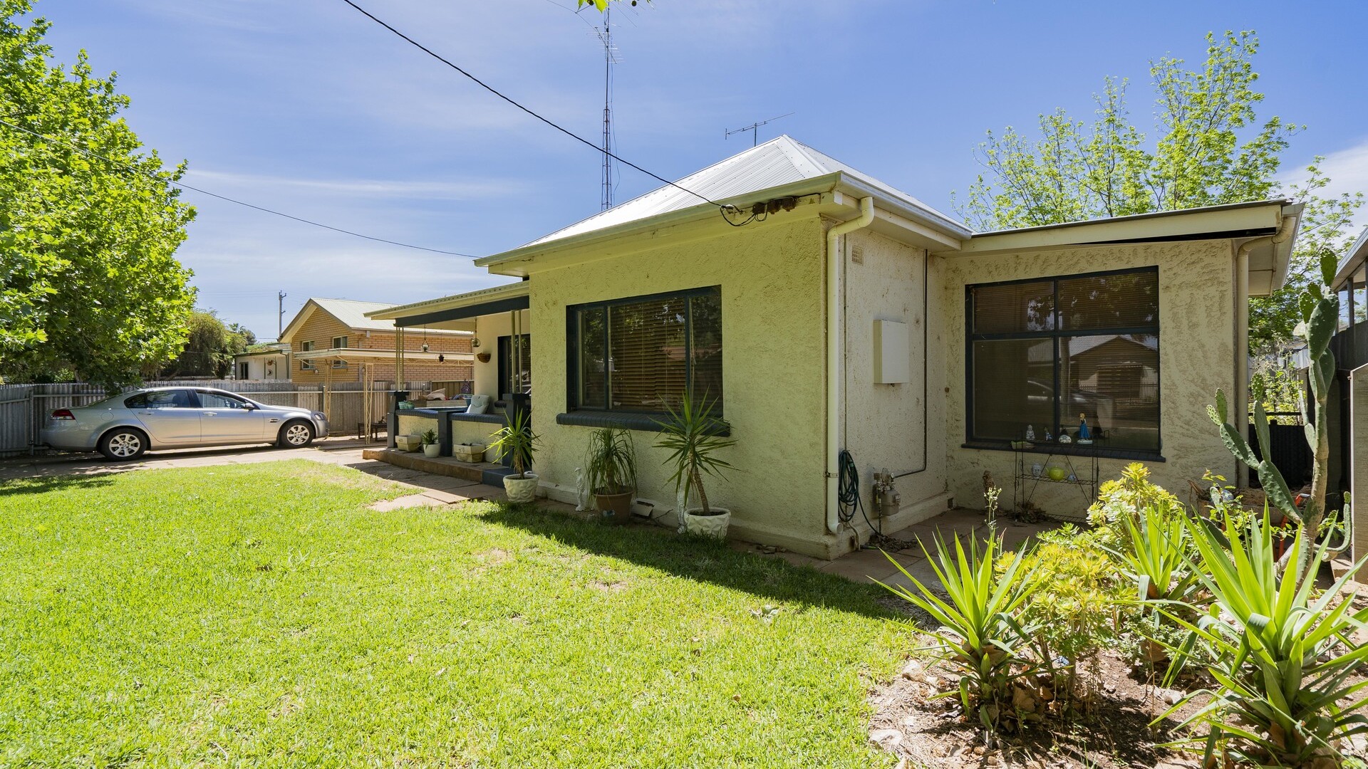 13 Chantilly Street, Narrandera NSW 2700 - photo 2