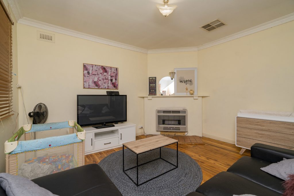 13 Chantilly Street, Narrandera NSW 2700 - photo 9