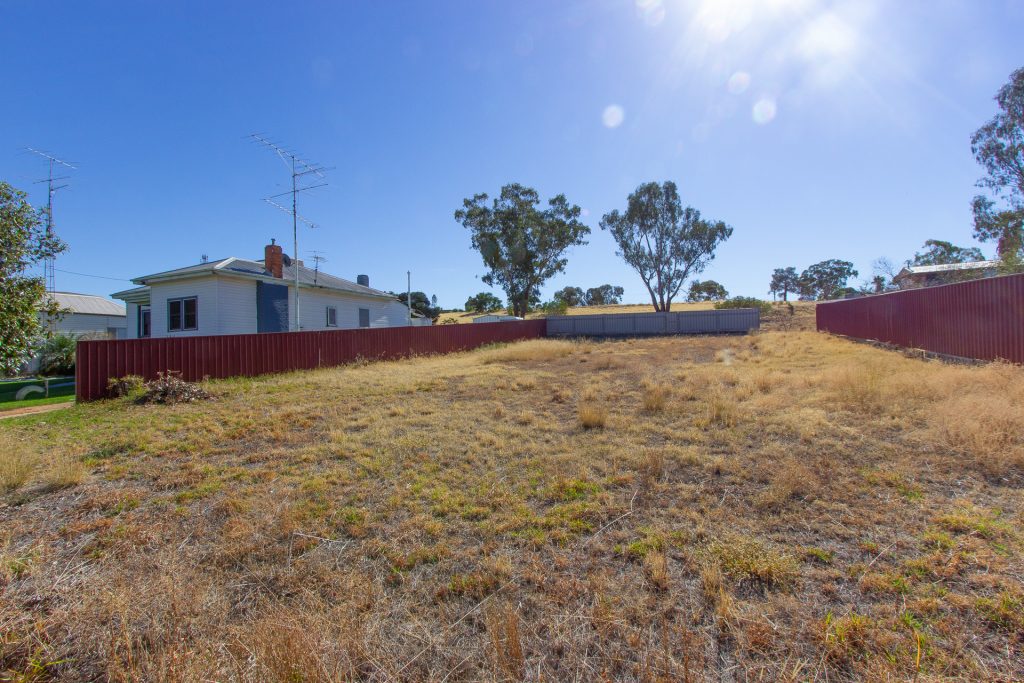 81 Ferrier Street, Narrandera NSW 2700 - photo 2