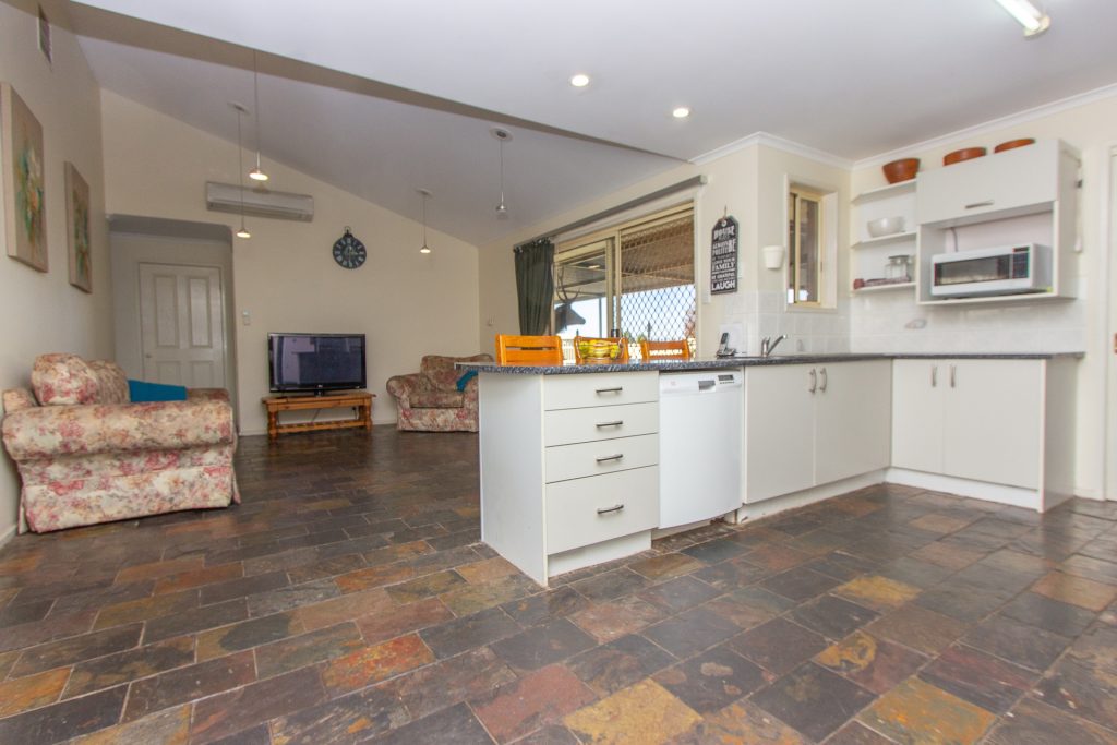 19 Kiesling Drive, Narrandera NSW 2700 - photo 2