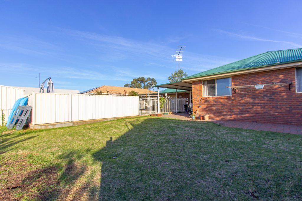 19 Kiesling Drive, Narrandera NSW 2700 - photo 13