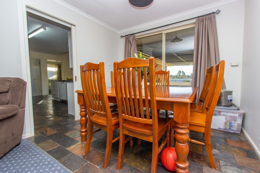 19 Kiesling Drive, Narrandera NSW 2700 - photo 5
