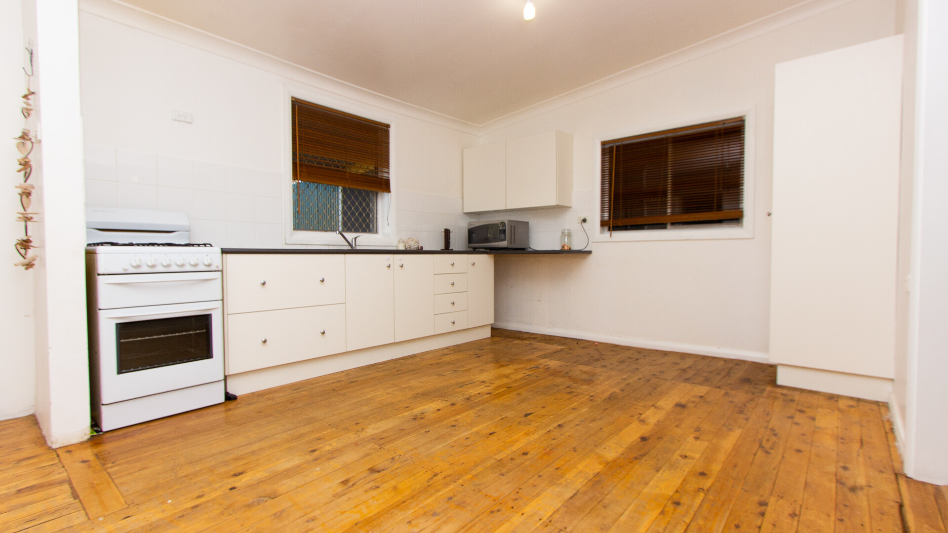 16 Audley Street, Narrandera NSW 2700 - photo 2