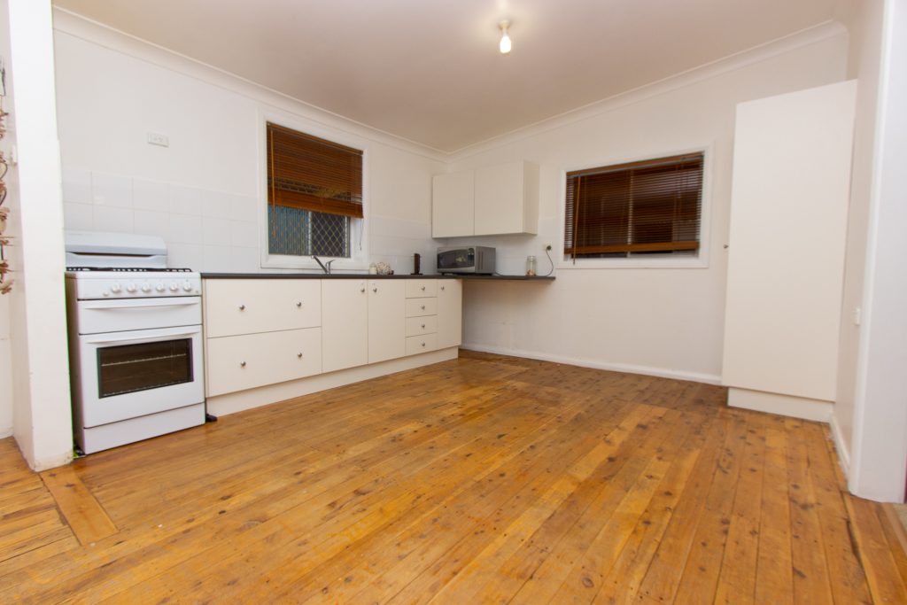 16 Audley Street, Narrandera NSW 2700 - photo 3