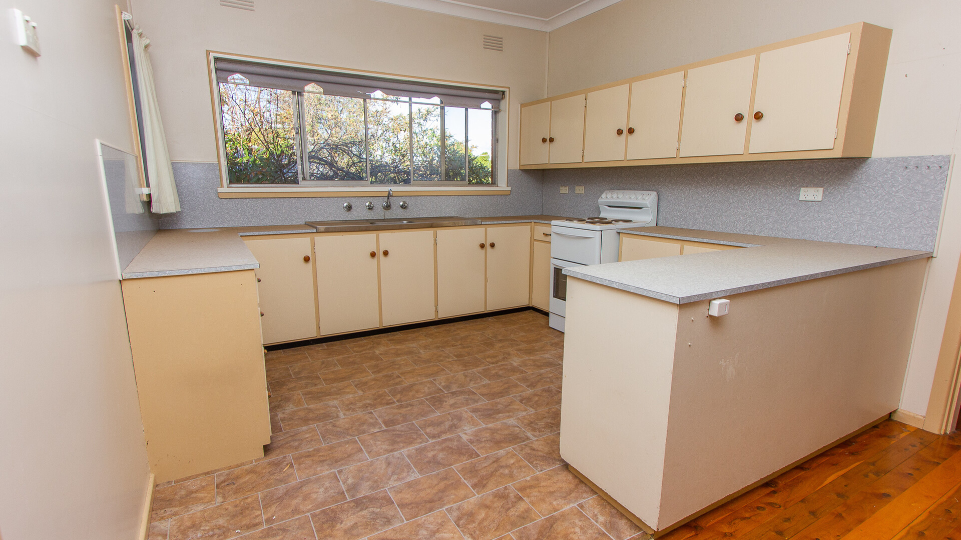 68 Twynam Street, Narrandera NSW 2700 - photo 2